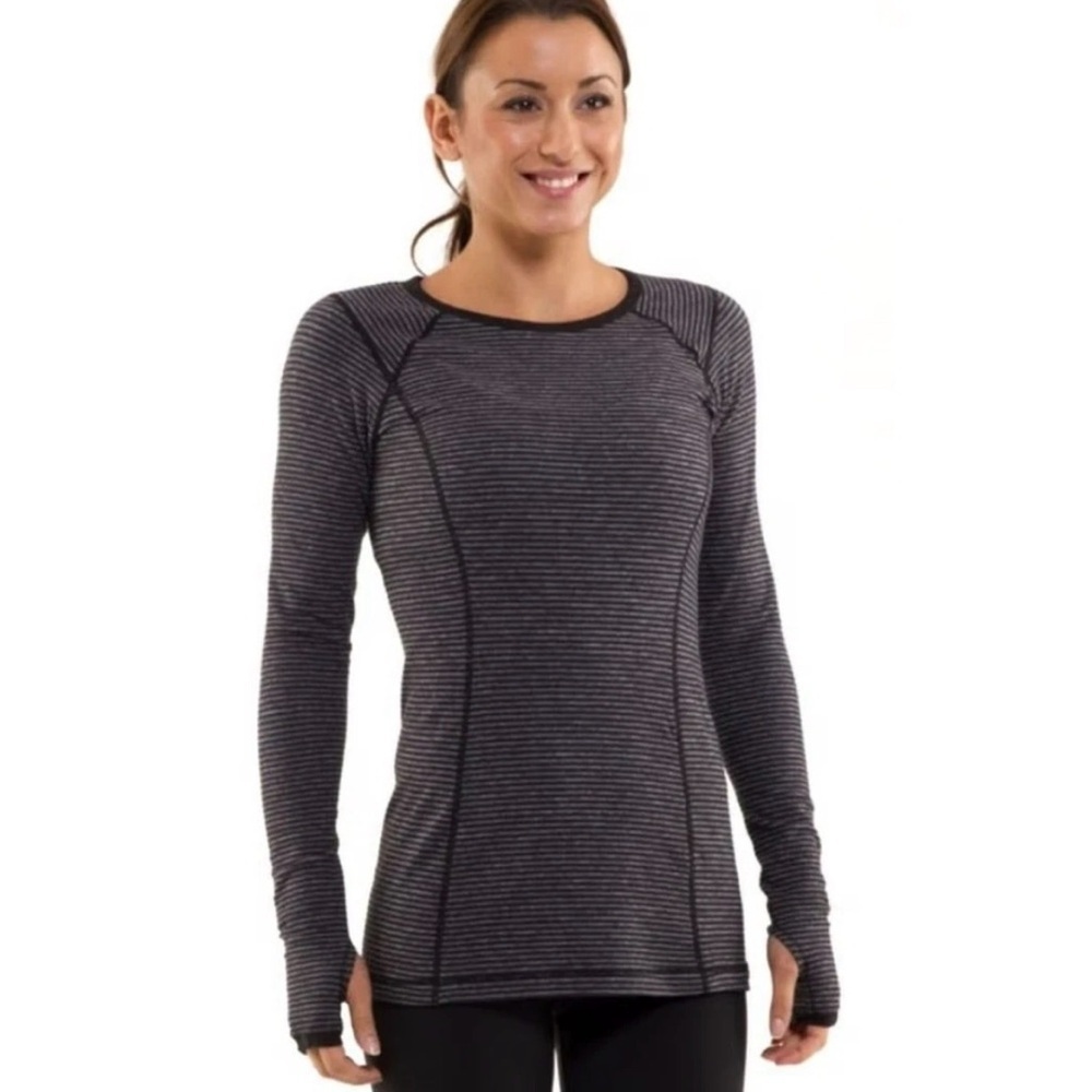Lululemon Women's Sz 4 Blk/Gray Stripe Long Slv Thumb Holes "Run Turn Around"